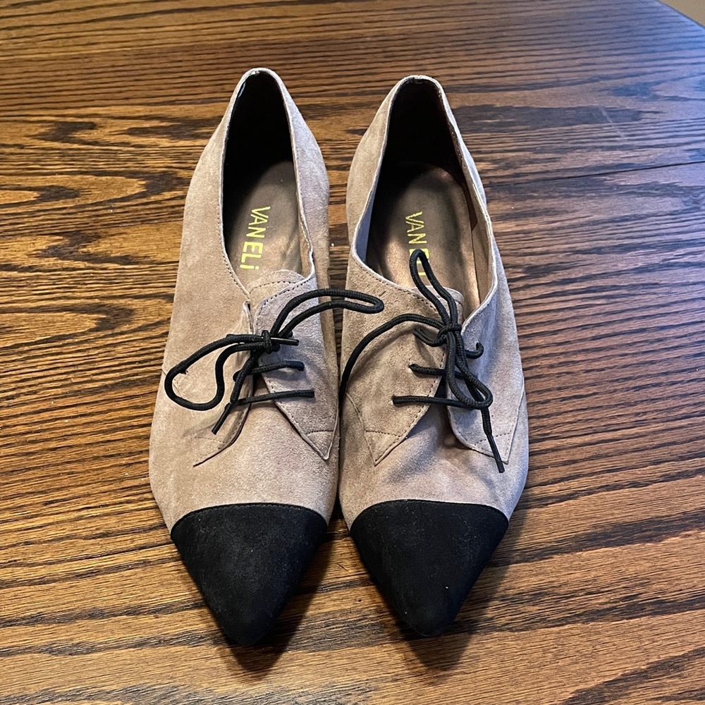 Vaneli Women's Black and Tan Lace-Up Flats